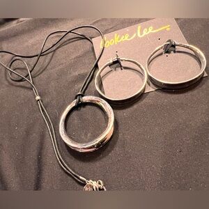 Cookie Lee- silver contoured necklace and earrings.
